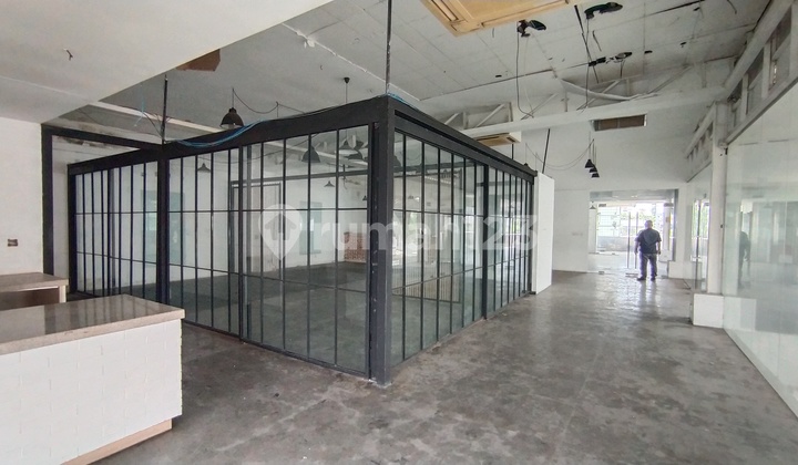 Luxury Mini 3-Story Building with Elevator for 5 People in Kemang 2