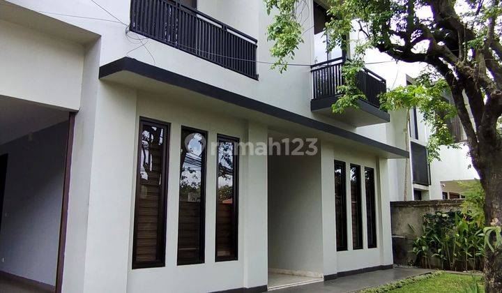 Rumah Cantik Modern 2 Lantai Nuansa Resort Di Kemang 1