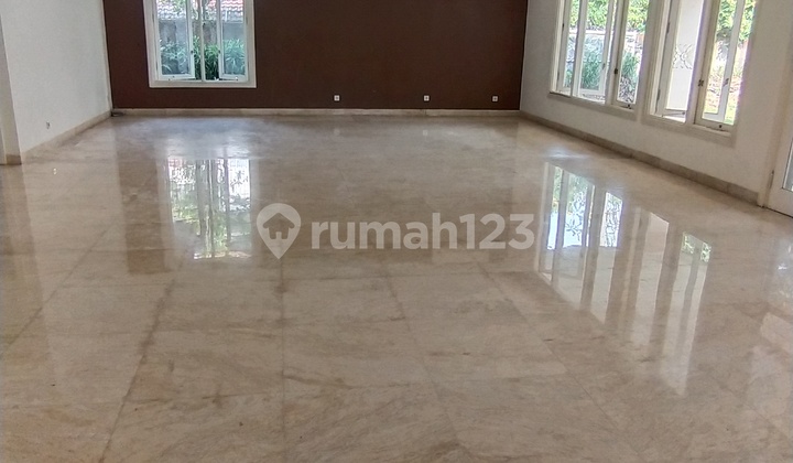 Rumah Lama 2 Lantai Taman Luas Strategis Sejuk Di Ampera 2
