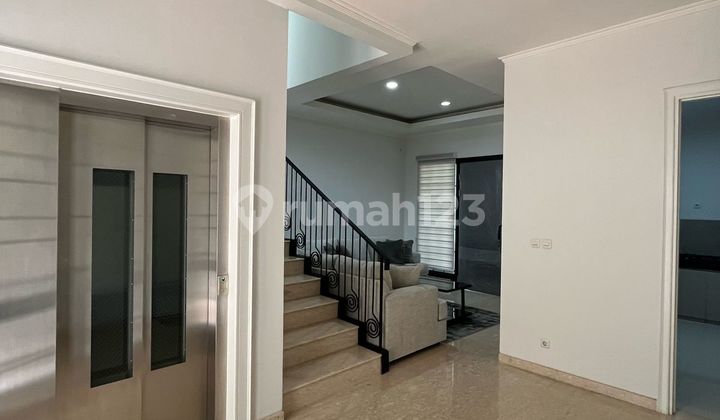 Luxurious Full Marble & Lift Apartment in Winona Alam Sutera - Semi Furnished