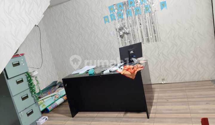 Rumah Usaha dan Tempat Tinggal di Semeru Grogol