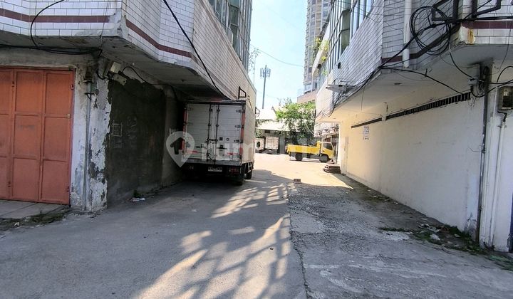 Warehouse in Pangeran Jayakarta Complex 115