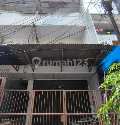 Muara Karang 3-Storey Shop House Near Bustling Market