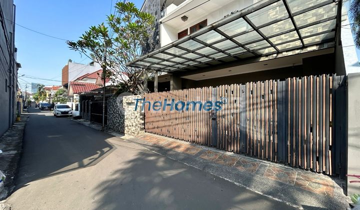 Rumah di Tebet Timur Siap Huni, Akses Jalan 2 Mobil, Kolam Renang Swimming Pool, Dekat Taman Ecopark, Full Furnished