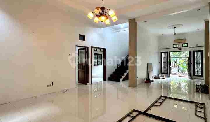 House + Boarding House Inside Tebet Mas Complex