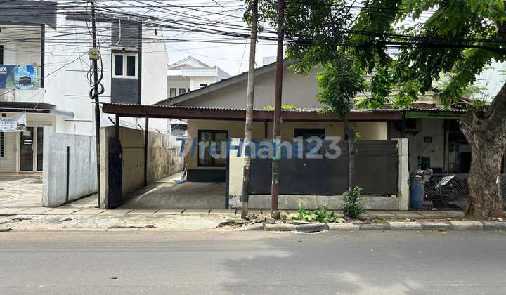 Commercial Area, House with Wide Road Access on Pal Batu Raya Street, Tebet, Opposite Cassablanca Mansion Commercial Area, House with Wide Road Access on Pal Batu Raya Street, Tebet, Opposite Cassablanca Mansion
