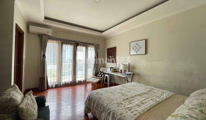 Rumah Modern Minimalist 3 Lantai di Tebet Timur 16