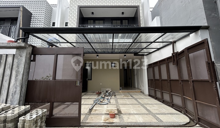 House in East Tebet with 2-Car Road Access, 2 Units Available. 2