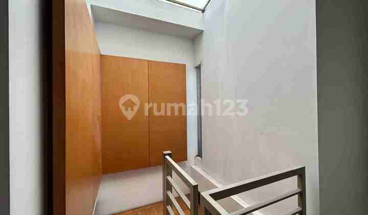 Rumah 2 Lantai Siap Huni di Tebet Utara Dekat Jalan 2 Mobil 2