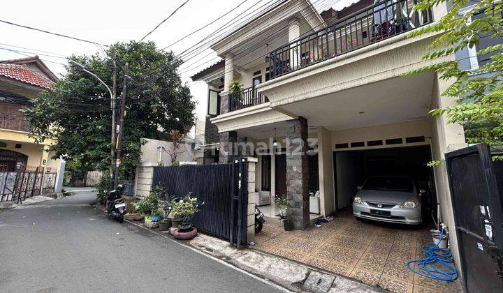 Rumah 2 Lantai Siap Huni di Tebet, Akses Jln 2 Mobil 2