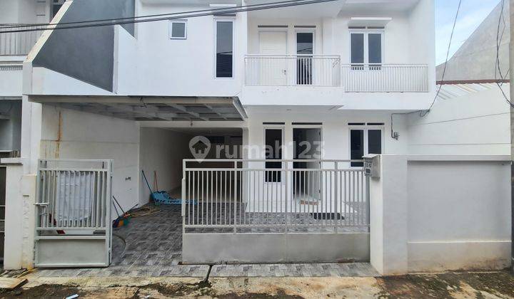 Rumah Dekat taman 6+1 Kamar  Akses mudah ke 2 Mobil  2