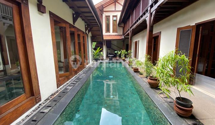 Menteng, Tropical House Desain Etnik, Lokasi Strategis Menteng, Tropical House Desain Etnik, Lokasi Strategis