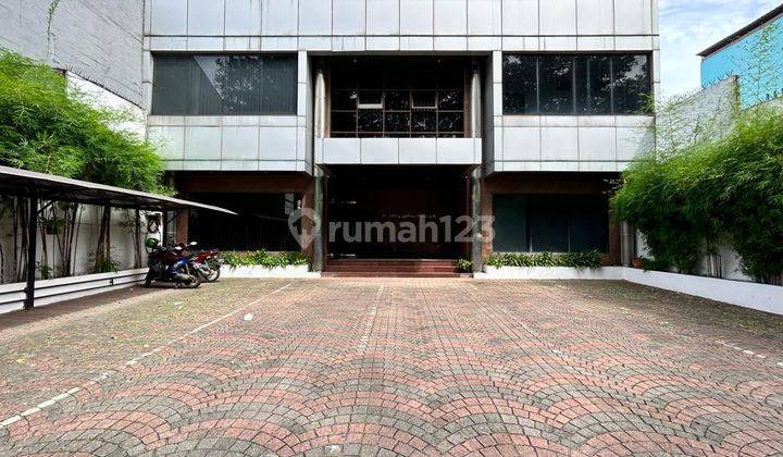 Gedung Dekat Jl. Wolter Mongonsidi, Area Premium 1