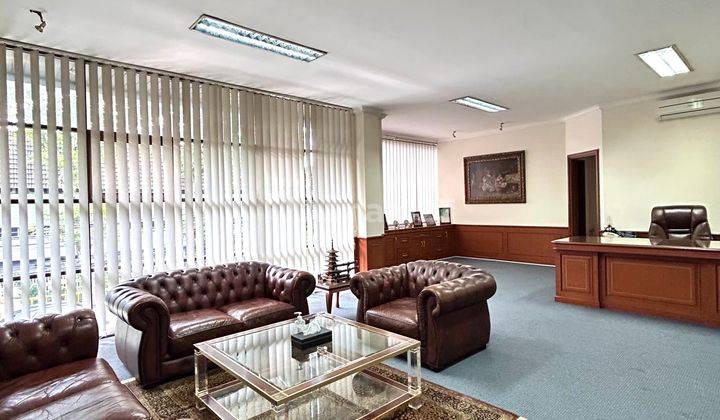 Gedung Dekat Jl. Wolter Mongonsidi, Area Premium 4