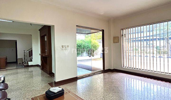 Gedung Dekat Jl. Wolter Mongonsidi, Area Premium 6