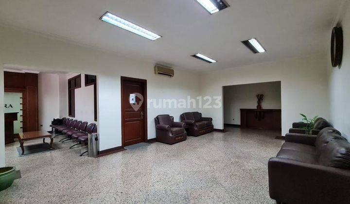 Gedung Dekat Jl. Wolter Mongonsidi, Area Premium 14