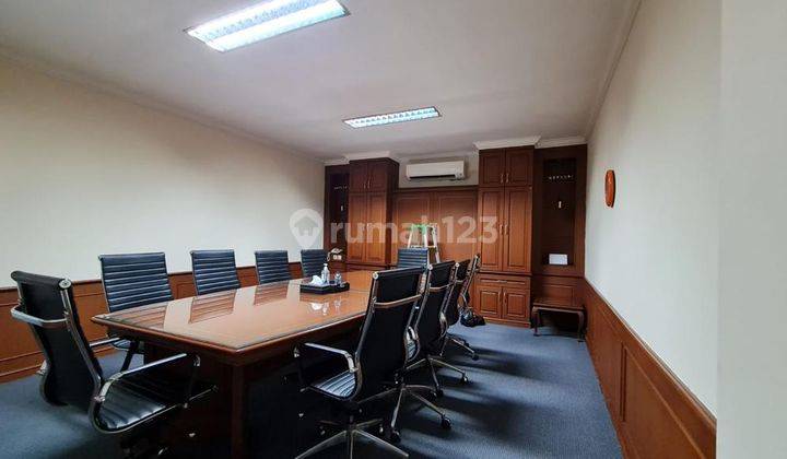 Gedung Dekat Jl. Wolter Mongonsidi, Area Premium 13