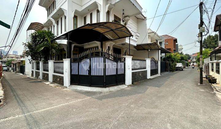 Tebet Barat, Rumah Siap Huni, Akses 2 Mobil 2