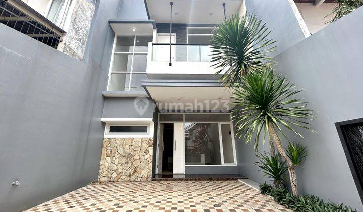 Modern Minimalist House Tebet Timur, Akses Mudah 2