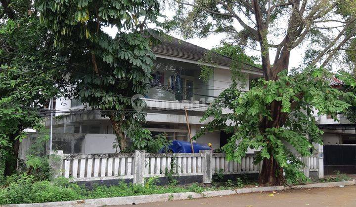 Rumah Lama Dalam Komplek Patra Depan Taman 2