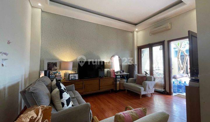 Rumah Modern Minimalist 3 Lantai di Tebet Timur 15