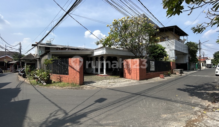 Rumah di Pancoran Pengadegan Akses Jalan 2 Mobil