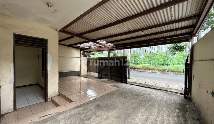 Area Komersial, Rumah Dengan Akses Jalan Lebar di Persada Raya Menteng Dalam 1