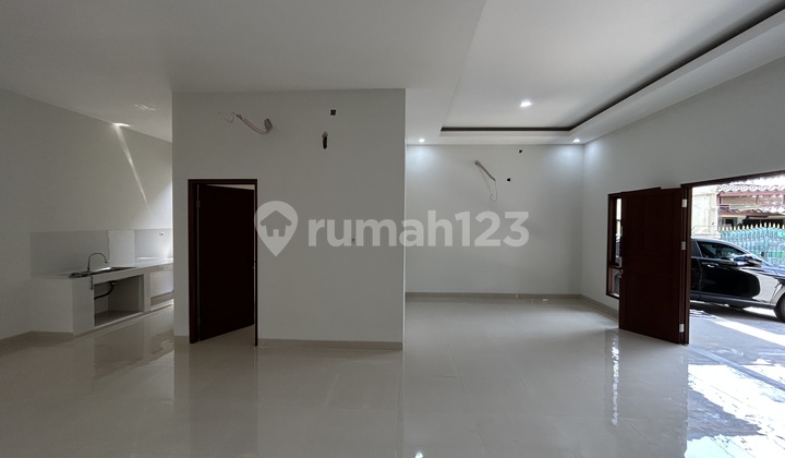 Rumah Baru di Tebet Timur, Akses Jalan 2 Mobil, Walking Distance to Ecopark 2