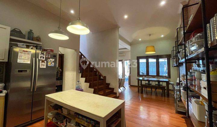 Rumah Modern Minimalist 3 Lantai di Tebet Timur 1