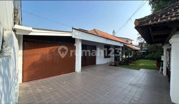 Rumah Lama Siap Huni di Cawang, Akses Jalan 3 Mobil