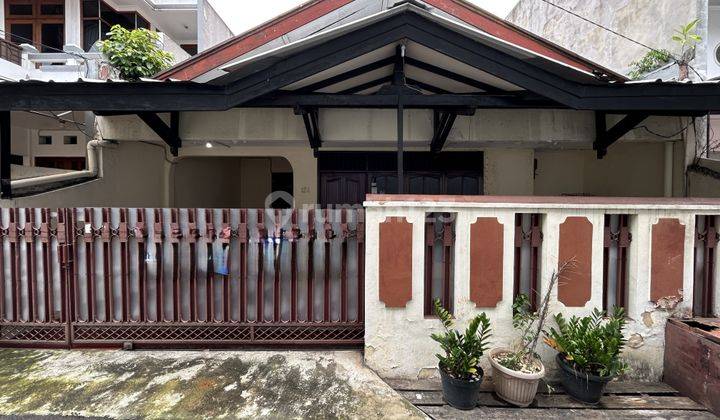 Rumah Lama Siap Huni di Tebet Timur Dekat Ke Taman Ecopark 1