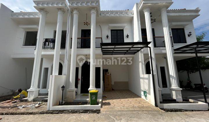 Rumah Dalam Town House Baru di Duren Sawit, Pinggir Jalan Raya Pahlawan Revolusi 1