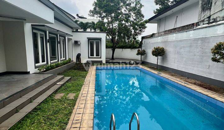 Rumah Minimalist di Kemang With Pool Akses Jalan 2 Mobil 1