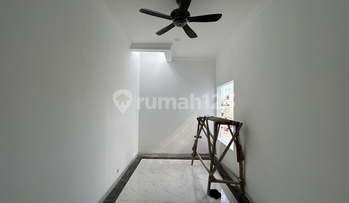 Rumah Dalam Town House Baru di Duren Sawit, Pinggir Jalan Raya Pahlawan Revolusi 2