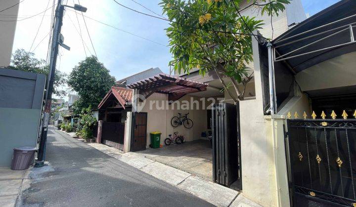 Rumah Modern Minimalist 3 Lantai di Tebet Timur 5