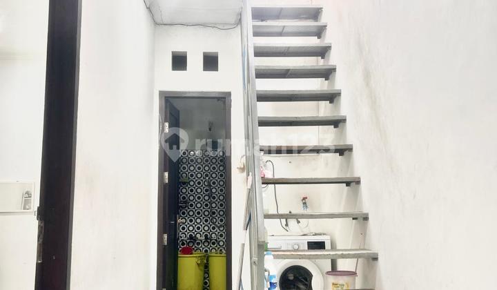 Rumah Minimalist 2 Lantai di Pejaten 2