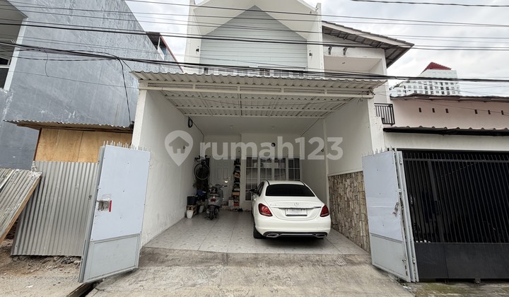 House in Tebet, Two-Car Road Access Close to Abd Syafe'i Raya