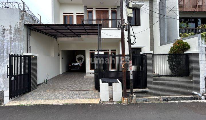 Rumah Mewah di Tebet Barat Depan Taman Akses Jalan 2 Mobil 1