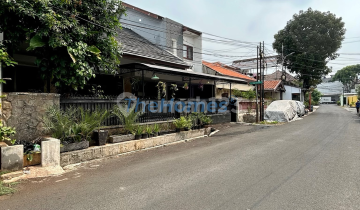 Rumah Lama Siap Huni di Tebet Barat, Akses Jalan 3 Mobil 2