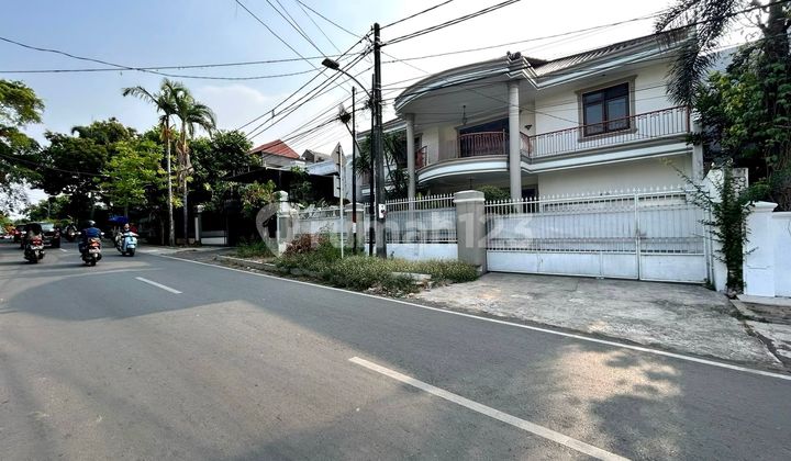 Rumah di Tebet Gudang Peluru Akses Jalan Lebar 3 mobil Rumah di Tebet Gudang Peluru Akses Jalan Lebar 3 mobil