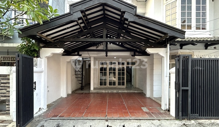 Rumah 2 Lantai di Tebet Utara, Akses Jalan 2 Mobil, Lingkungan Nyaman Rumah 2 Lantai di Tebet Utara, Akses Jalan 2 Mobil, Lingkungan Nyaman