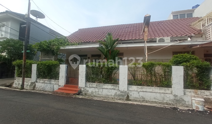 Rumah Lama di Tebet Barat Akses Jalan 2 Mobil