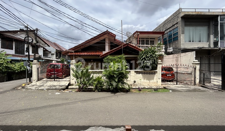 rumah di tebet akses jalan 2 mobil, dekat taman, seperti dalam komplek