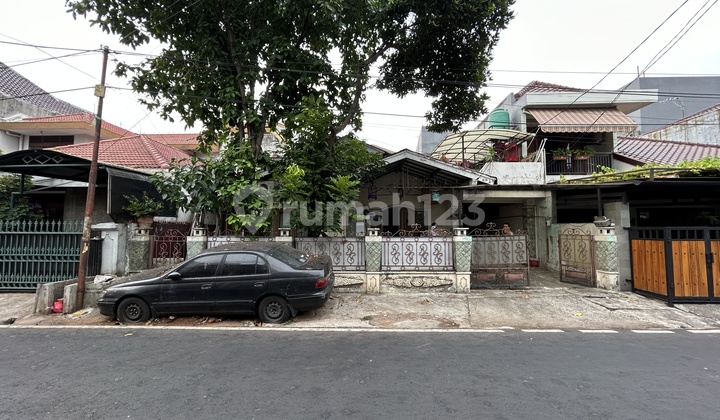 Rumah Lama di Tebet Timur , Akses Jalan 3 Mobil Cukup Jalan Kaki Ke Taman Ecopark Rumah Lama di Tebet Timur , Akses Jalan 3 Mobil Cukup Jalan Kaki Ke Taman Ecopark