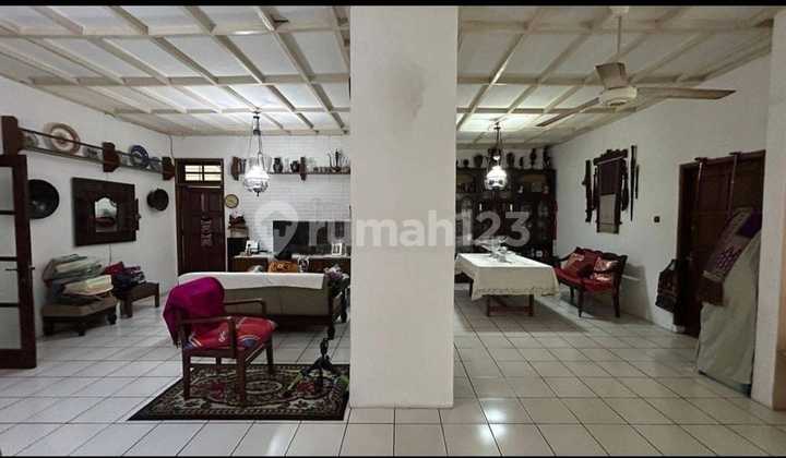 Rumah Lama Siap Huni di Cawang, Akses Jalan 3 Mobil 2