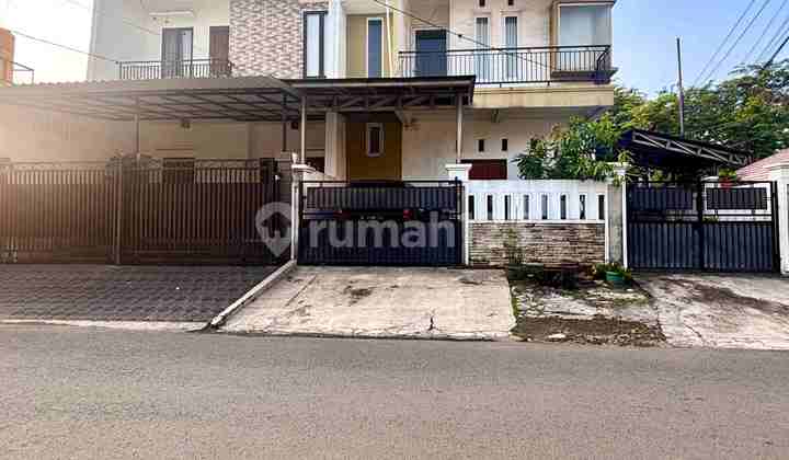 Rumah 2 Lantai Siap Huni di Tebet Timur, Akses Jalan Lebar 3 Mobil 