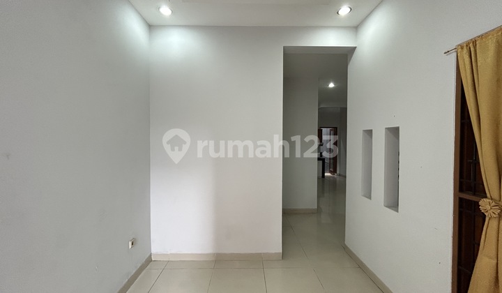 Rumah Siap Huni di Tebet Akses Jalan 2 Mobil, Hanya 7 Menit ke Mt Haryono & Tol Dalam Kota 2