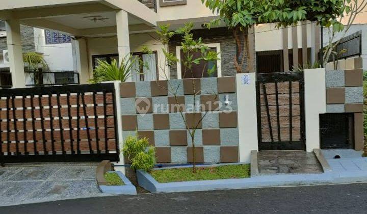 Rumah bagus dan terawat di Komplek preamium Cinere disewakan  1