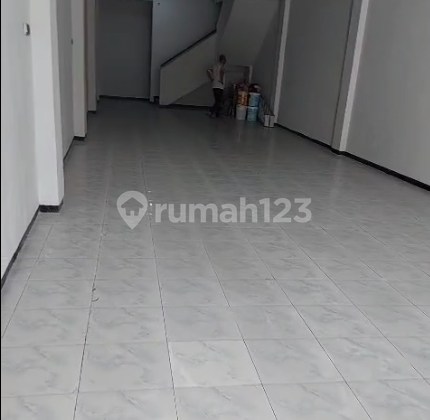 Disewakan Ruko Sudah Renovasi 3,5 Lantai di Ngagel Jaya Selatan 2