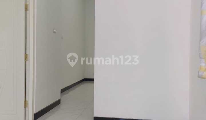 Mulyosari Utara New Luxurious Ready-to-Occupy House Surabaya 2